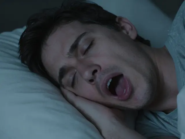 Předkus a jeho vliv na spánek: jak ovlivňuje kvalitu spánku a co s tím dělat