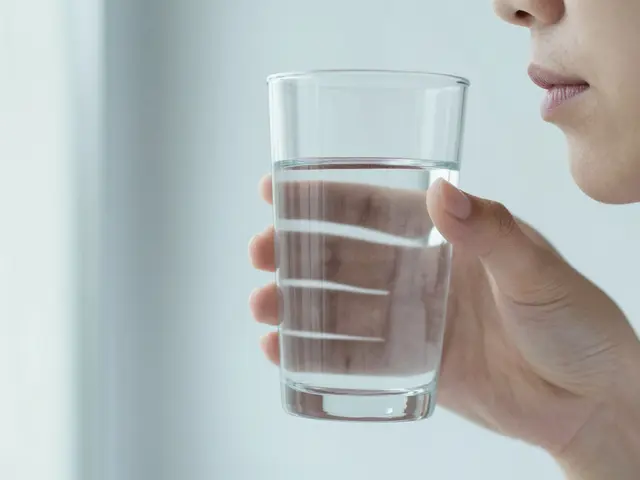 Jak bezpečně odlepit zubní náhradu a nasazovací zuby: Praktický průvodce