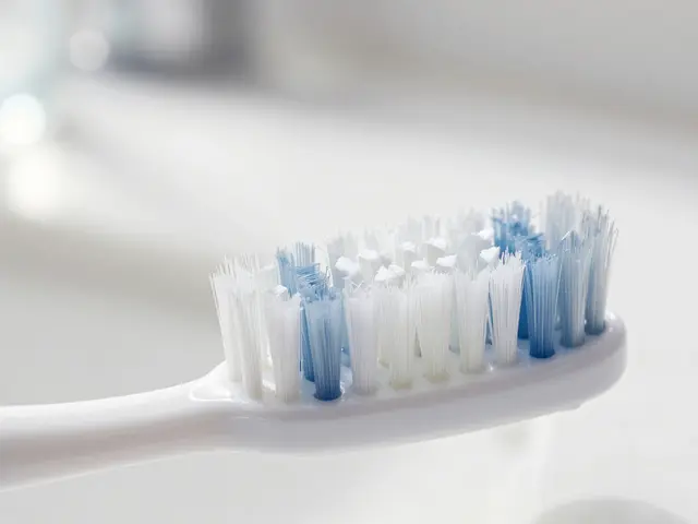 Recenze Curaprox kartáčků: Jak vyběrat a správně používat pro bělejší zuby